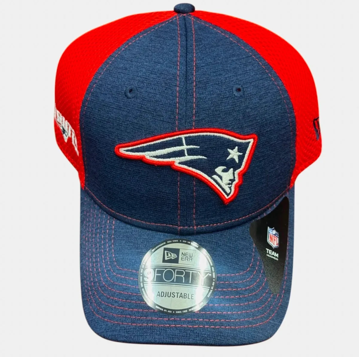 New Era New England Patriots 9Forty Adjustable Cap and Socks Bundle - front