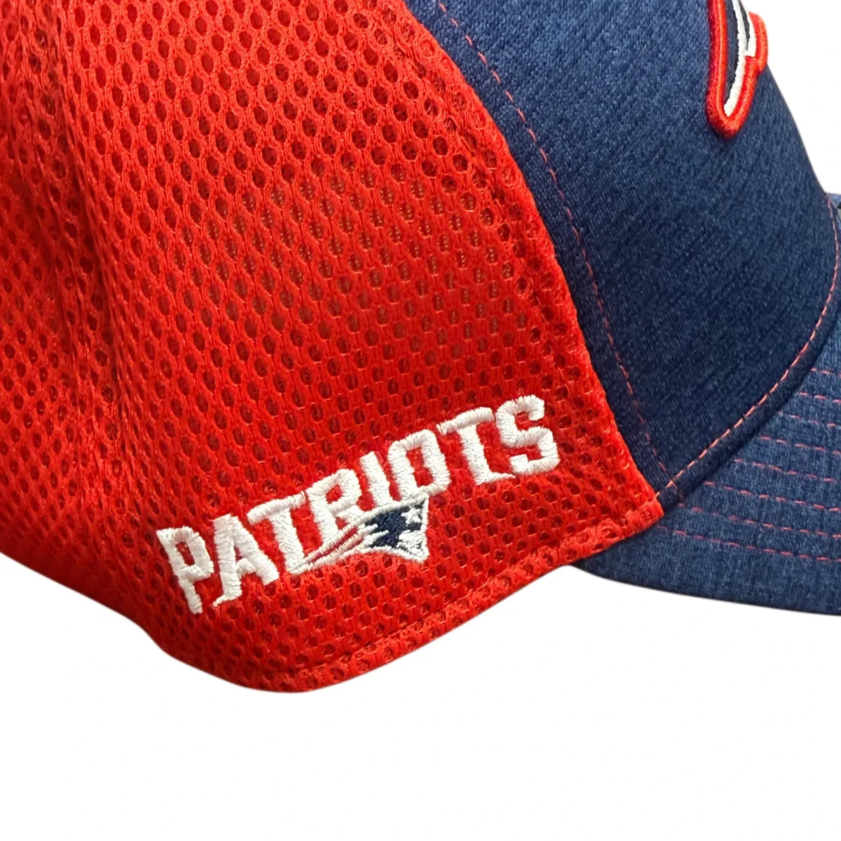 New Era New England Patriots 9Forty Adjustable Cap and Socks Bundle - detail