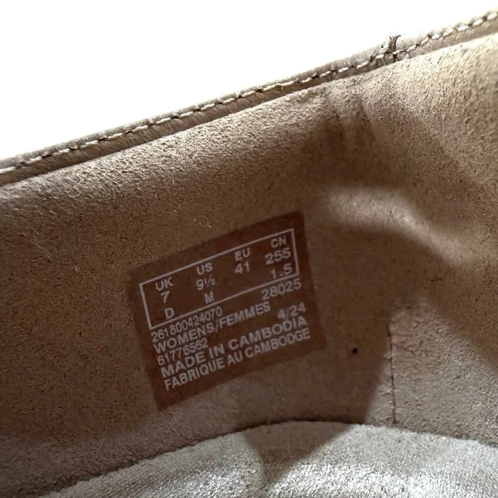Clarks Nude Leather Wedge Pumps - label