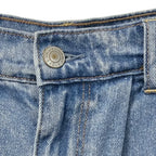 American Eagle Pleated Denim Mom Shorts Light Blue - detail
