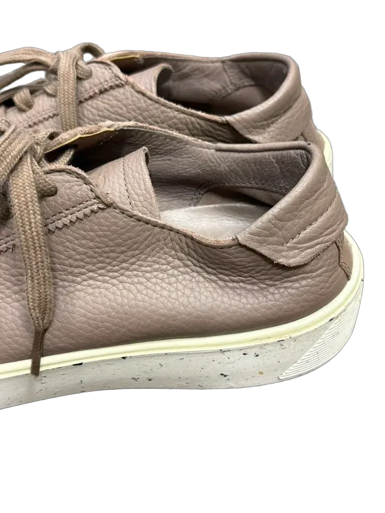ECCO Taupe Pebbled Leather Low-Top Sneaker - detail