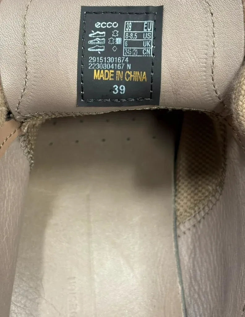 ECCO Taupe Pebbled Leather Low-Top Sneaker