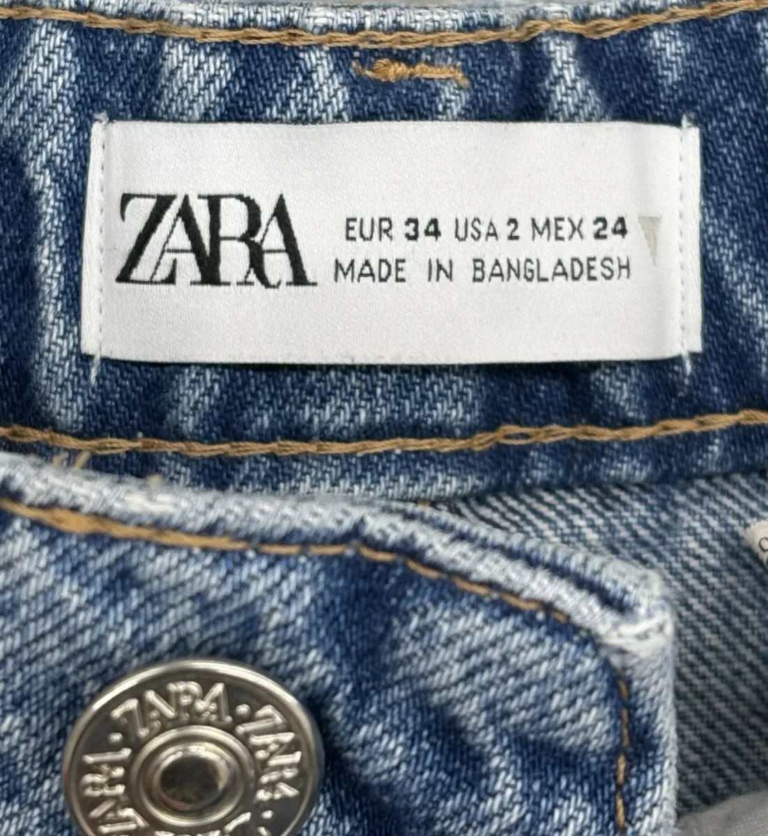 Zara Light Wash Denim Shorts Size 2 - tag