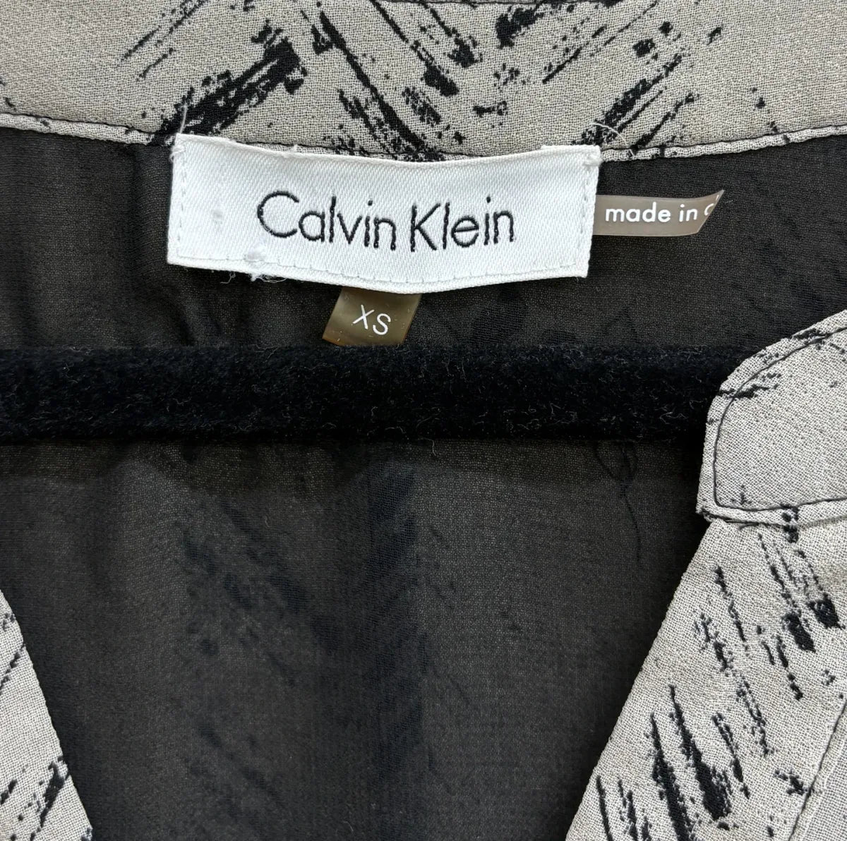 Calvin Klein Chevron Print Blouse Black - label