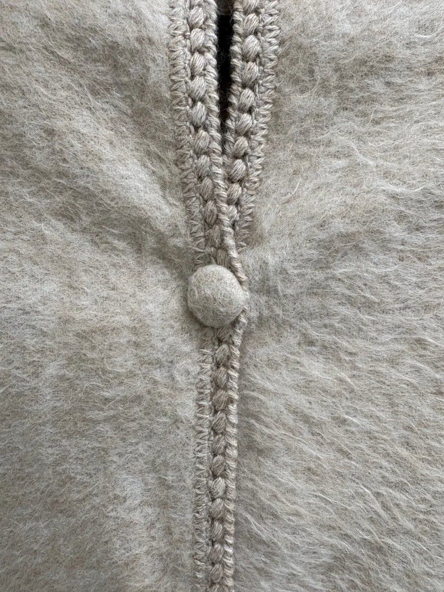 Alpaca Camargo Alpaca Blend Fuzzy Cape Crochet Trim - detail