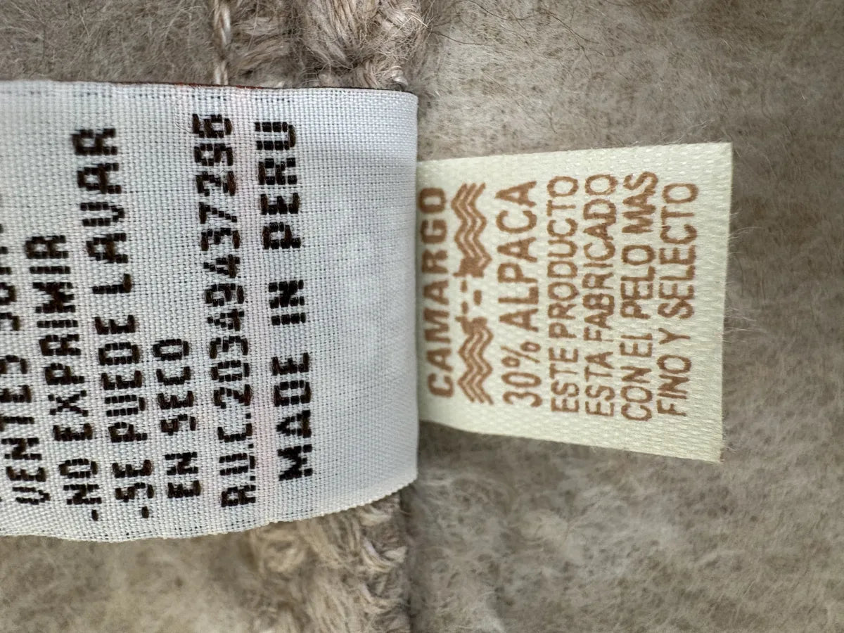 Alpaca Camargo Alpaca Blend Fuzzy Cape Crochet Trim - label