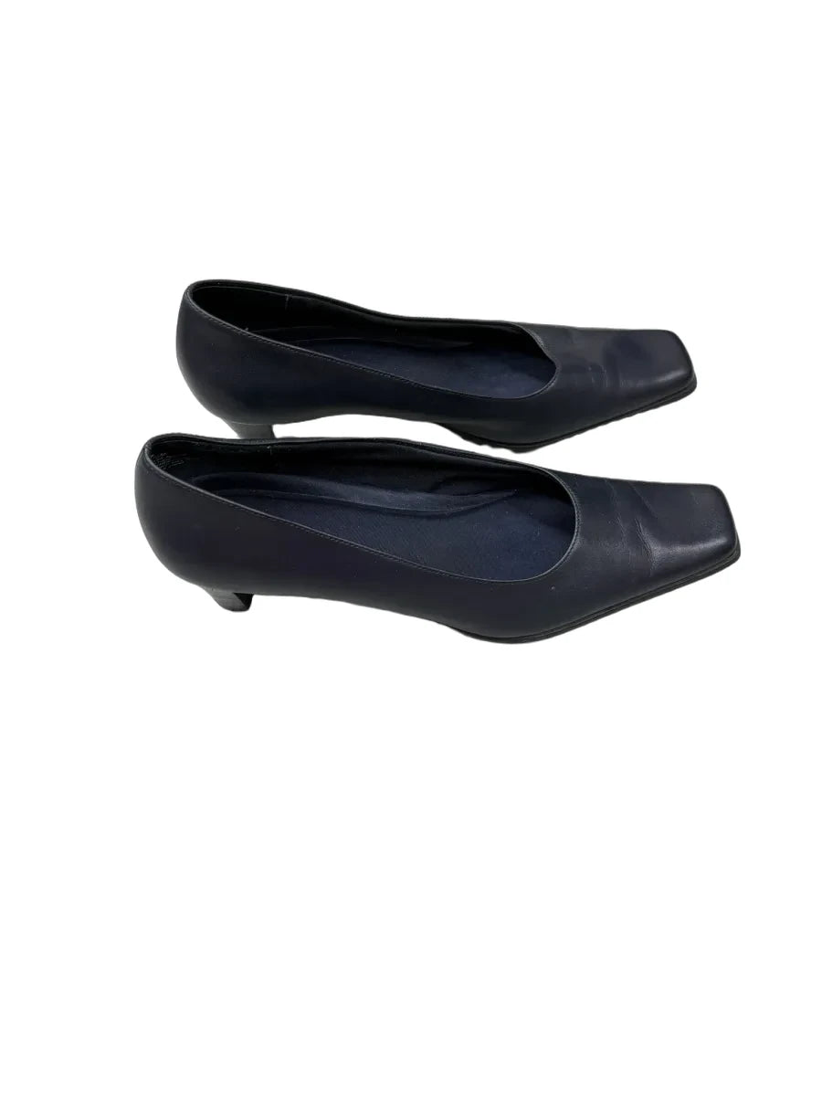 Bass Tristie Navy Leather Kitten Heel Pumps - detail
