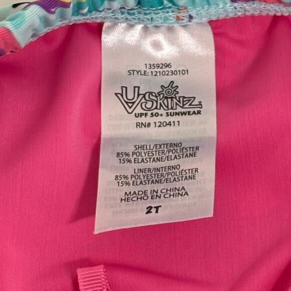 UV Skinz 2 piece child swim suite in size 2T