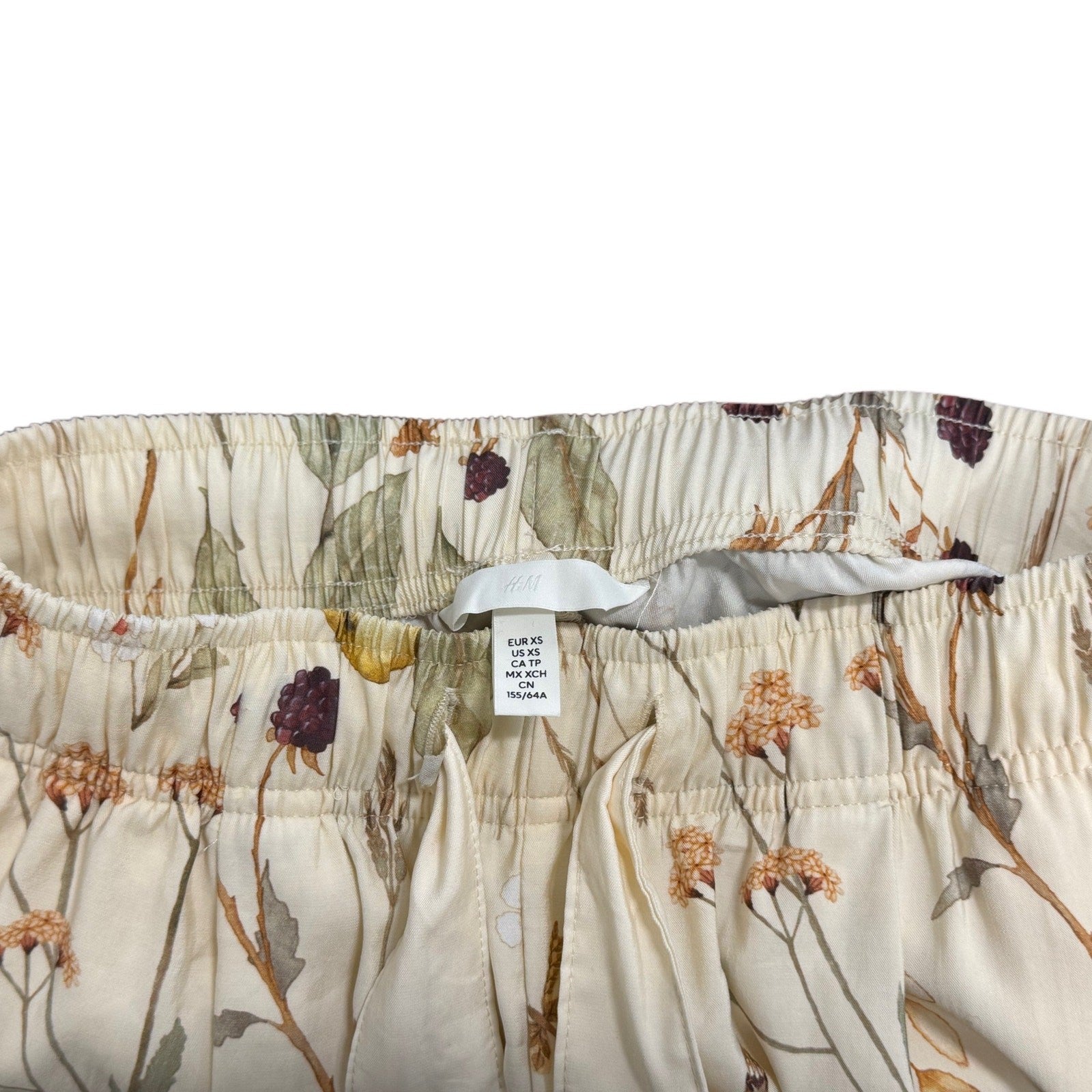 H&M woman's white floral pedal pusher pants in size XS