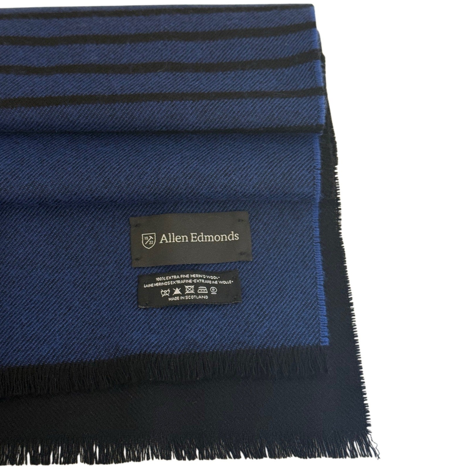 Allen Edmonds Men’s scarf 100% wool in stripe black and navy