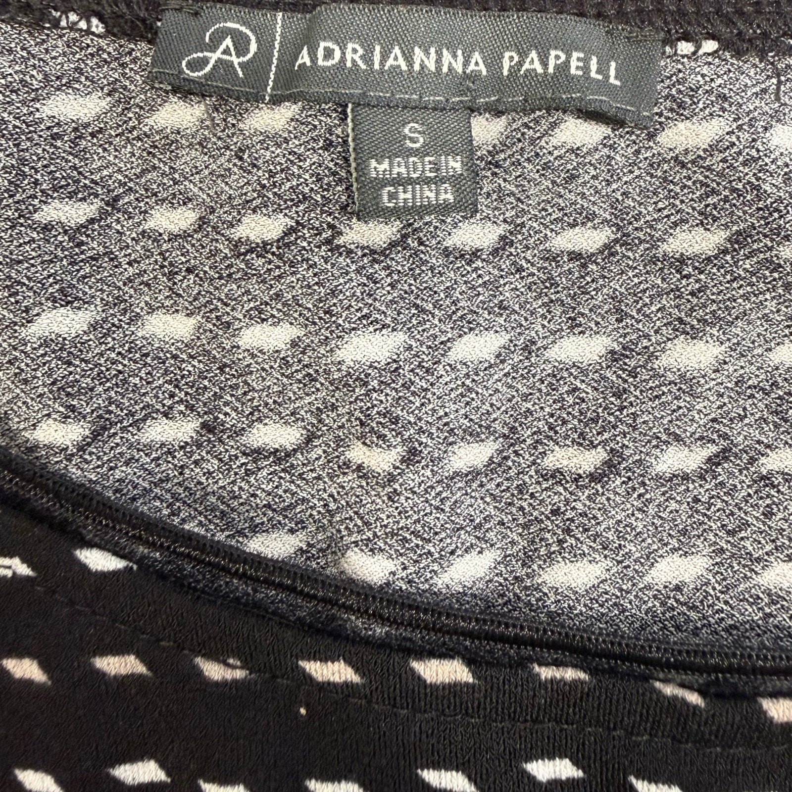Adrianna Papell woman's short sleeve top in black and white pattern size S