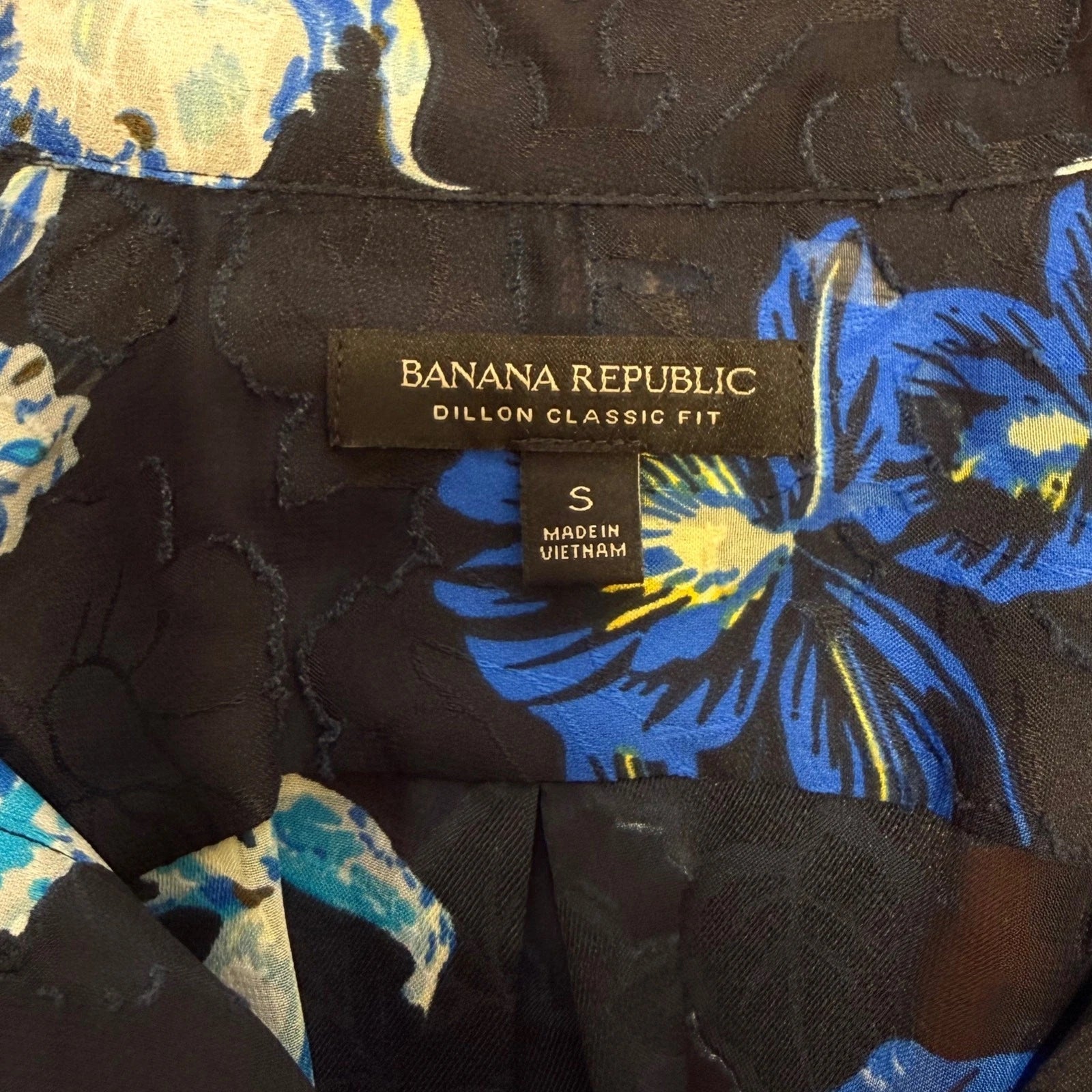 banana republic woman button down blue floral size small