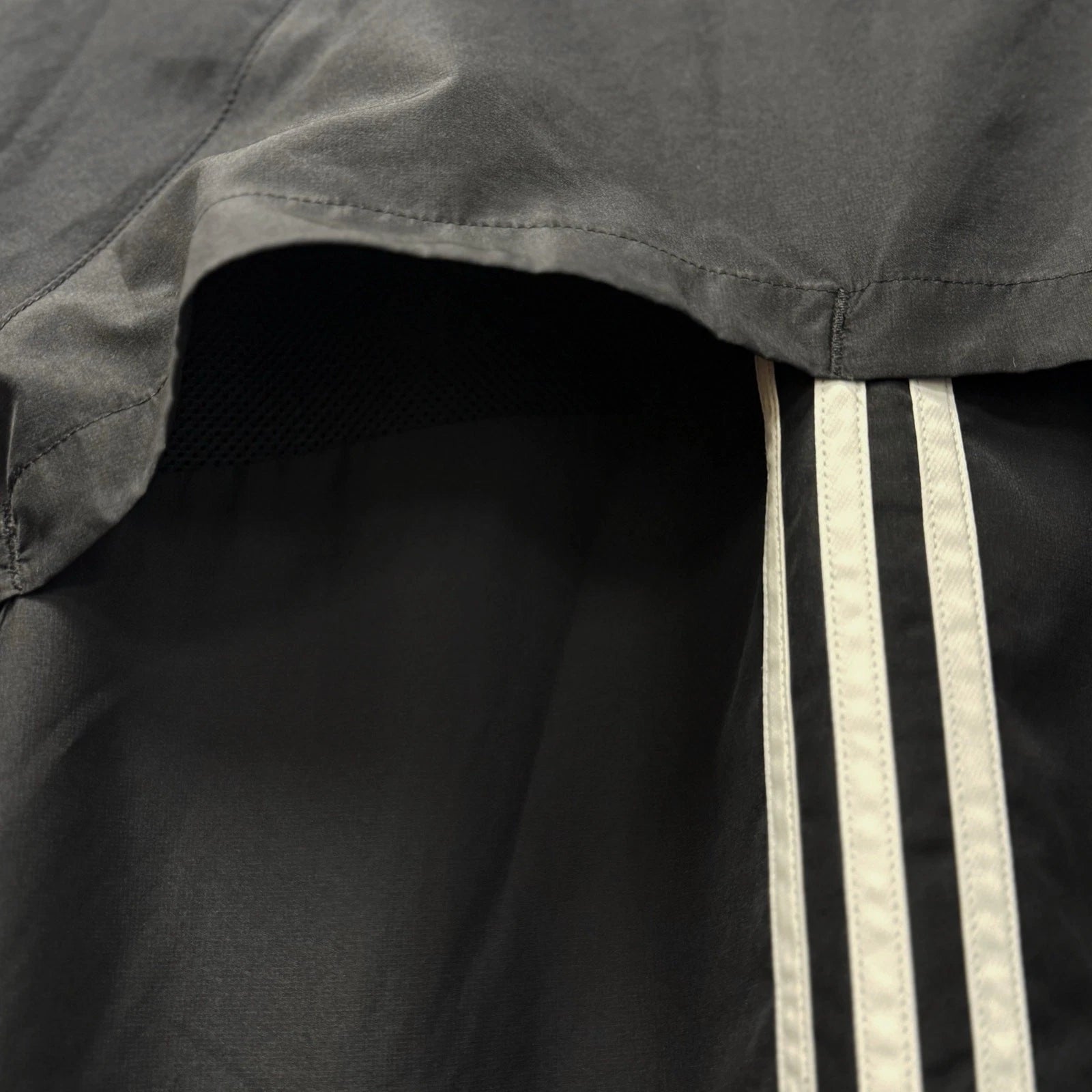 Adidas Women’s Black Lightweight Zip-Up Jacket Windbreaker Athletic Running Size M