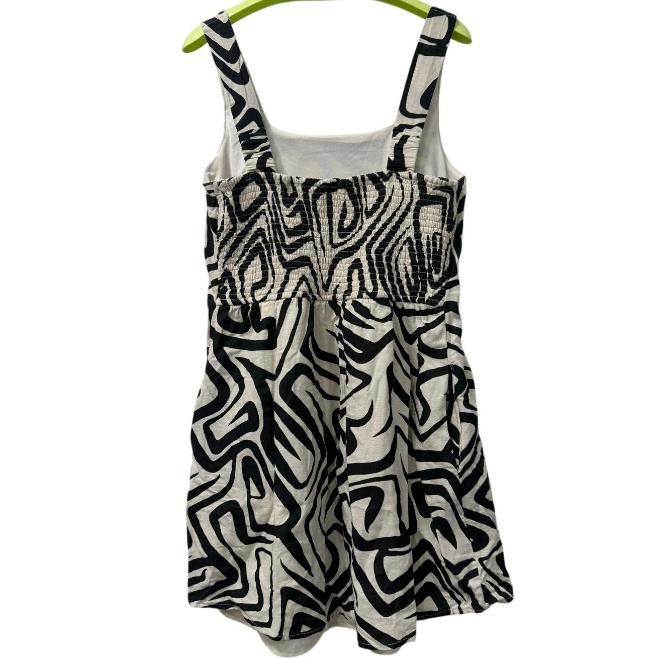 Jopaa woman's top in black and white pattern