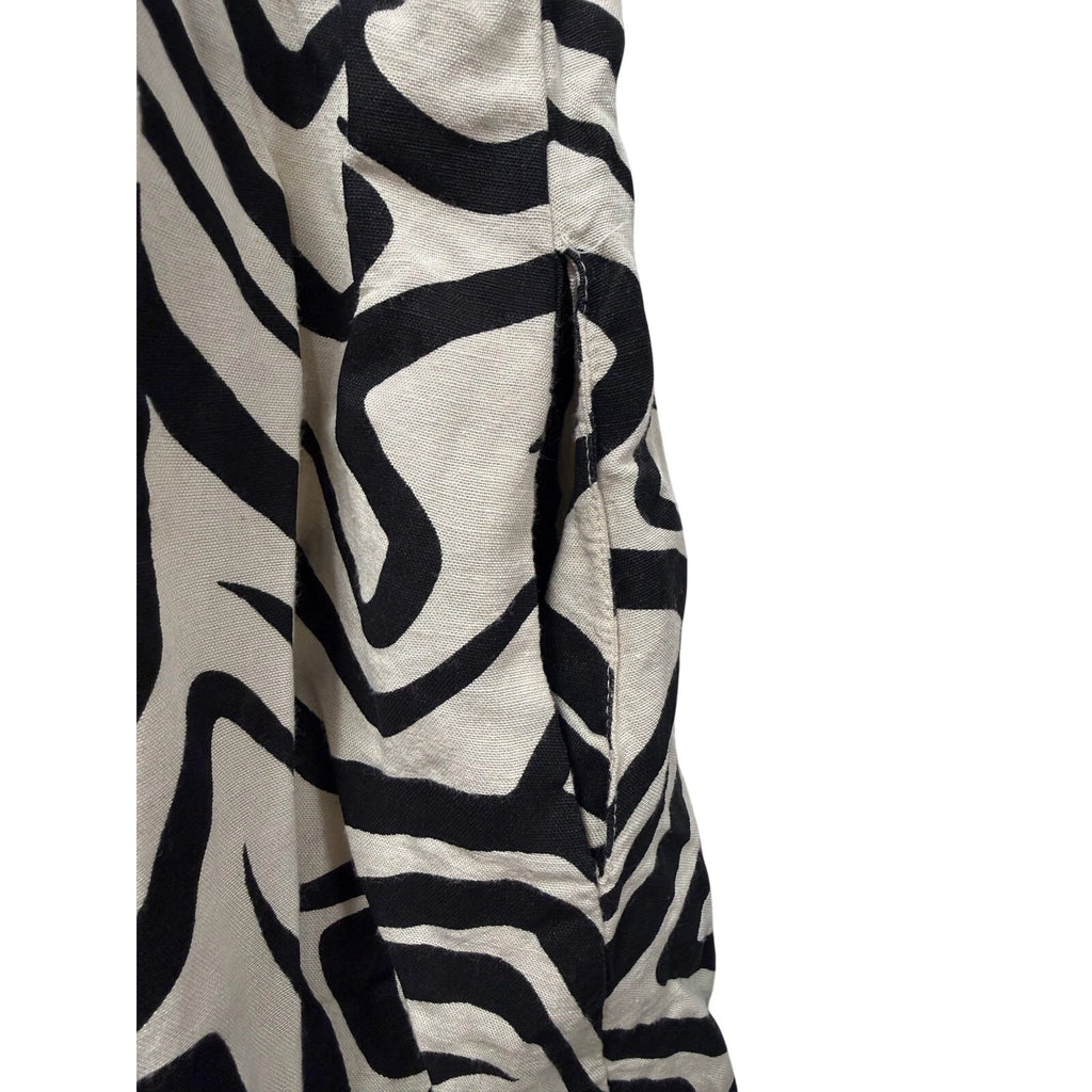 Jopaa woman's top in black and white pattern