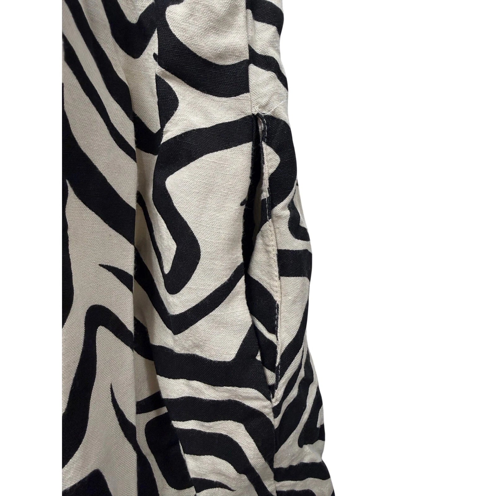 Jopaa woman's top in black and white pattern