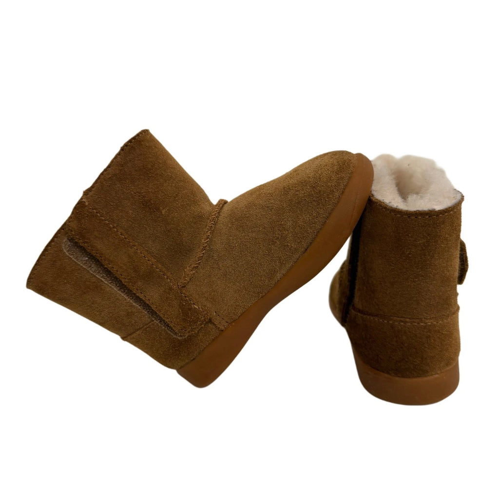 Cozy Uggs in size 6 for women in brown